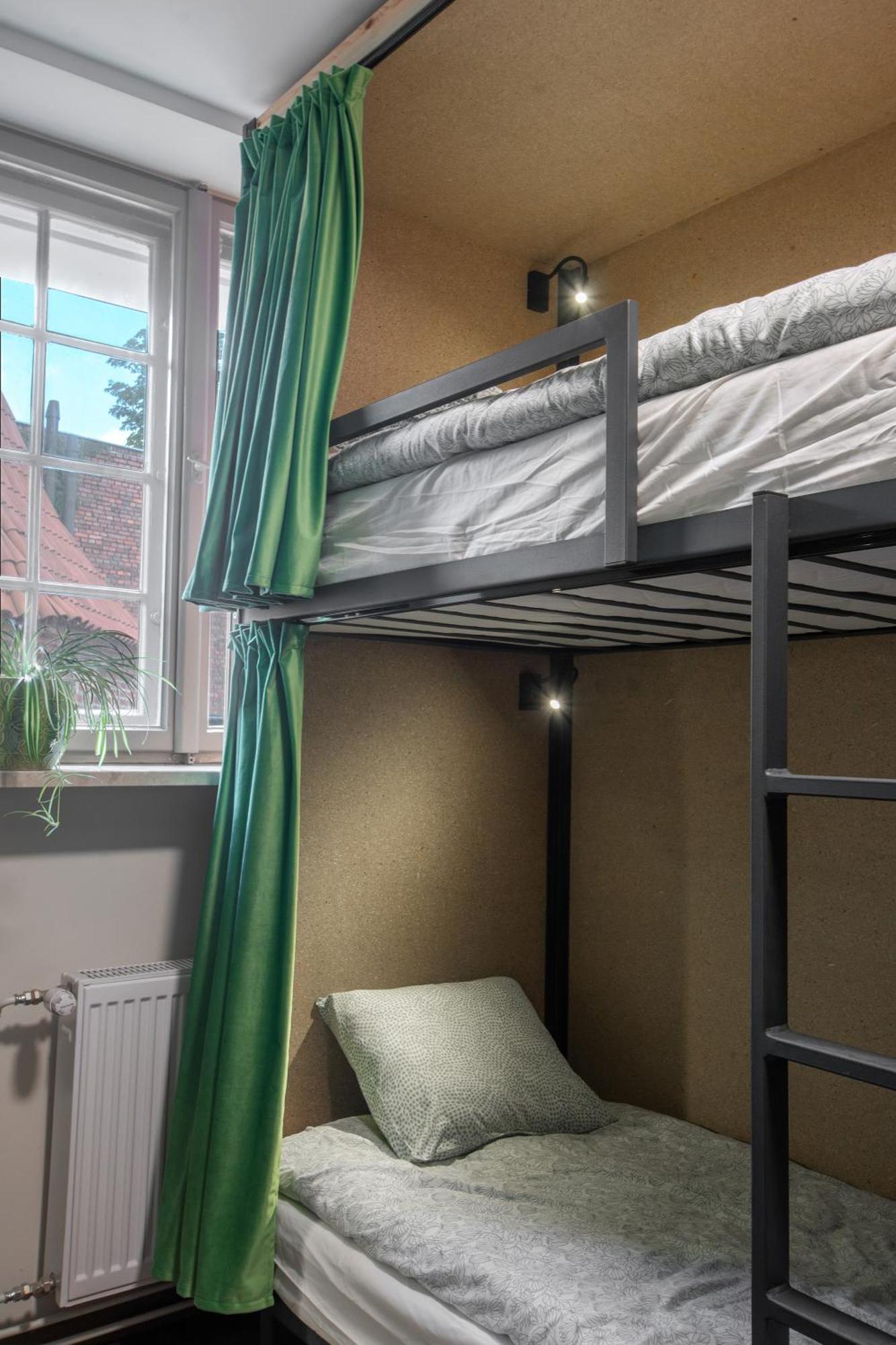 Happy Street Hostel Торунь Экстерьер фото